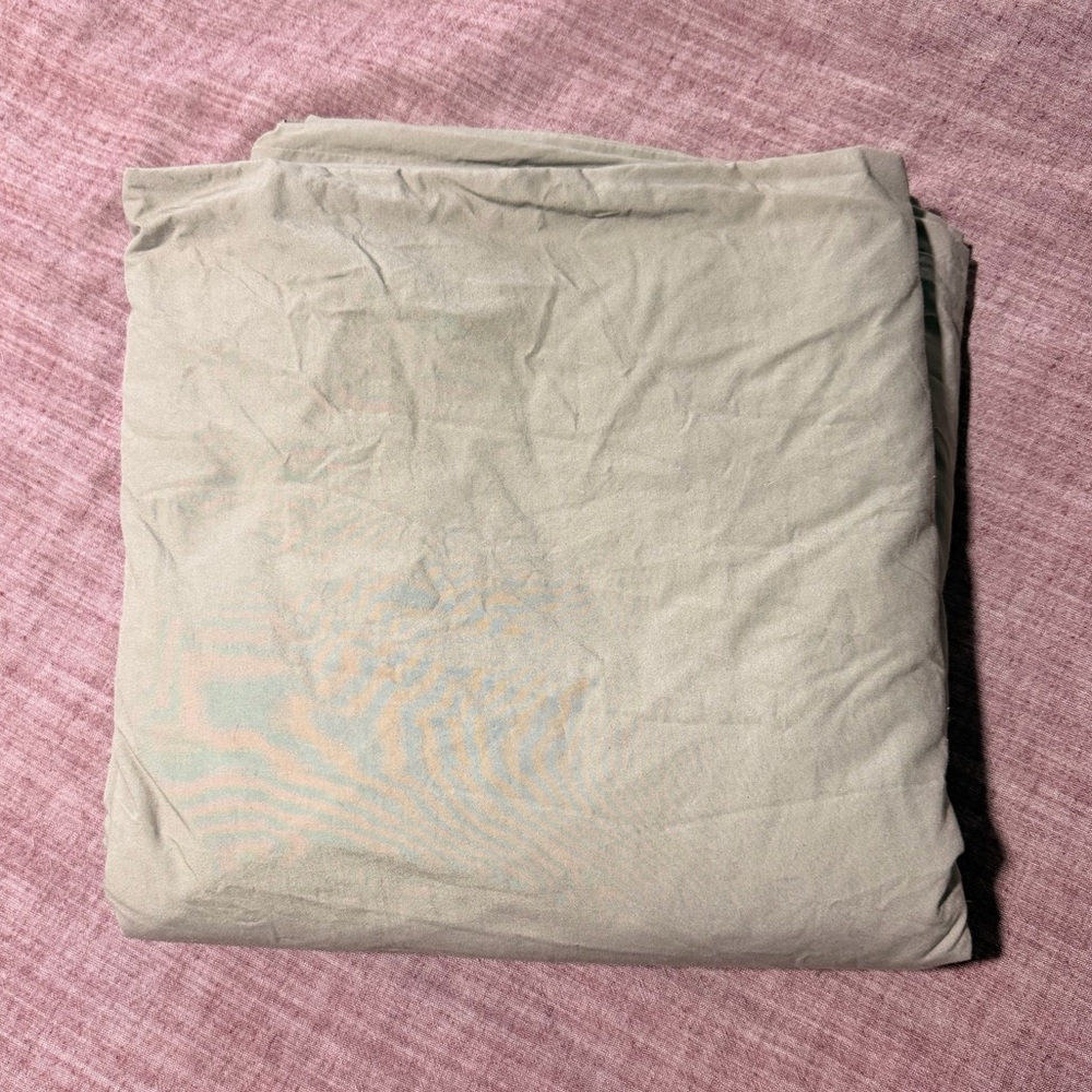 BNWOT - Urban Outfitters Organic Cotton Percale King Duvet